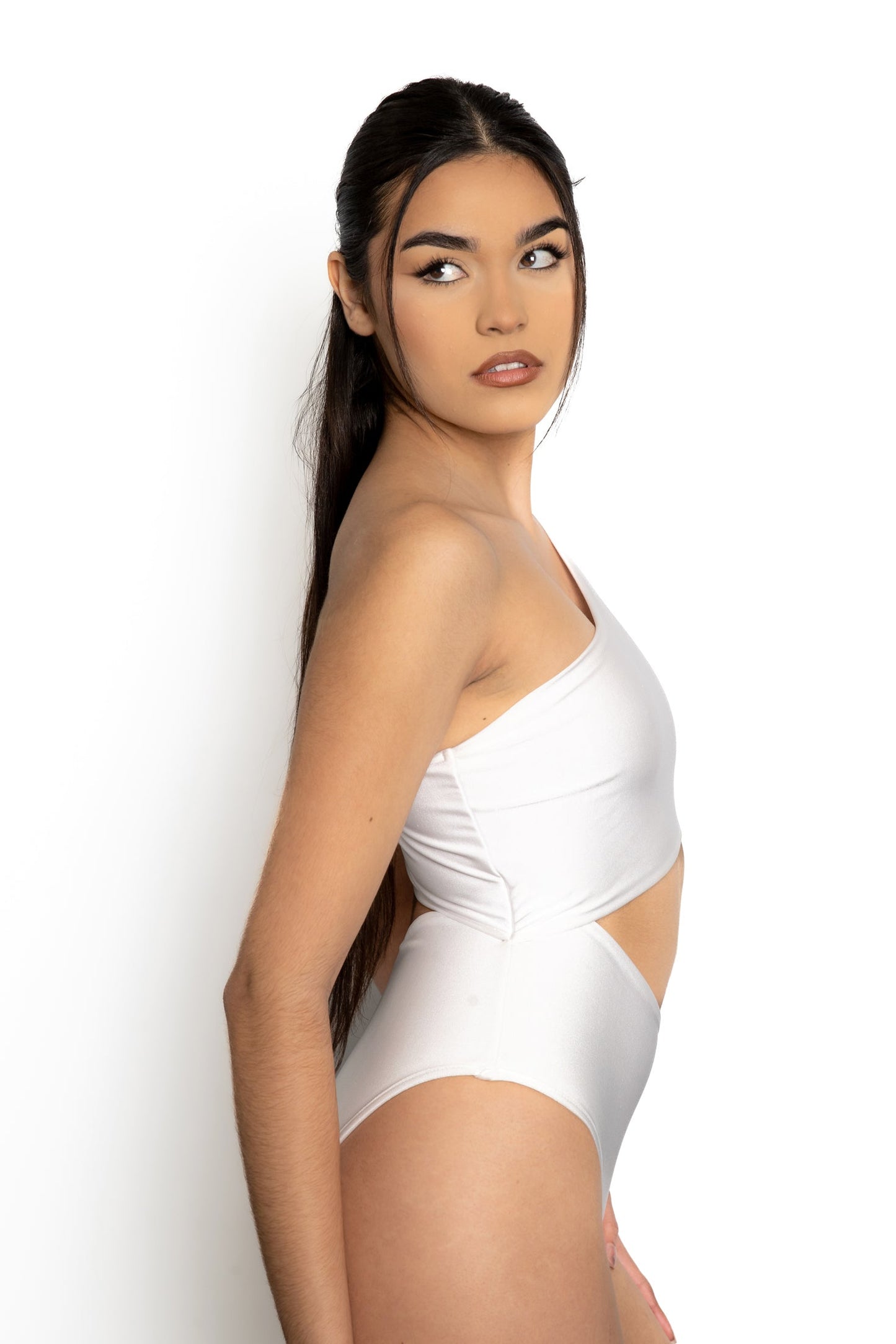 CORA ONE PIECE IN WHITE